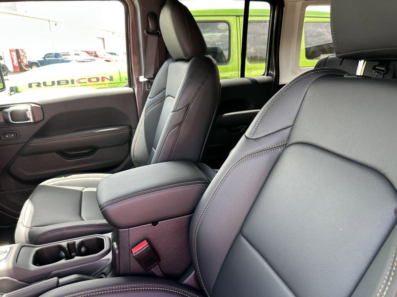 New 2025 Jeep Wrangler 4-door SaharaImage 18