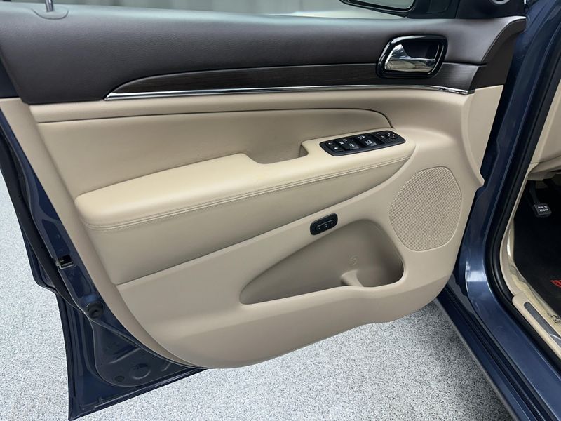 Used 2021 Jeep Grand Cherokee OverlandImage 3