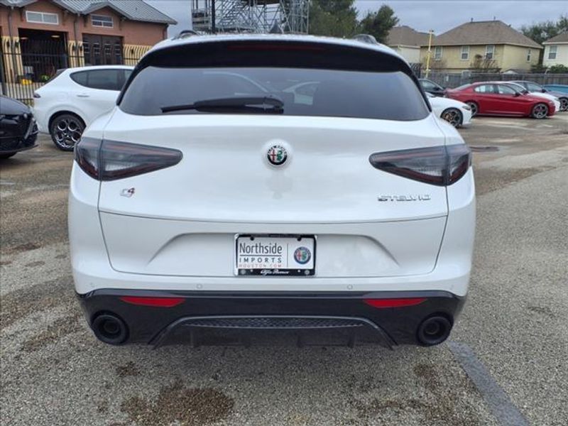 2025 Alfa Romeo Stelvio SprintImage 8