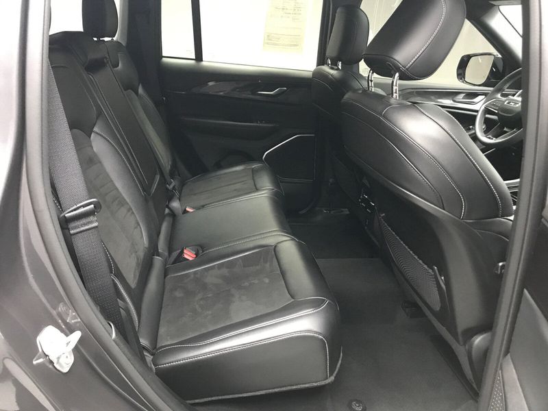 Used 2023 Jeep Grand Cherokee AltitudeImage 14