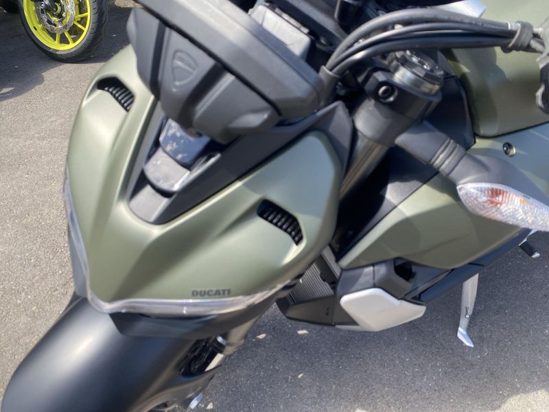 Used 2025 Ducati STREETFIGHTER V2 Image 19
