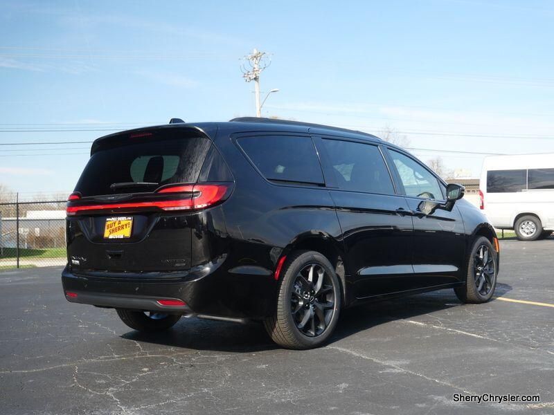 2024 Chrysler Pacifica Limited AwdImage 12