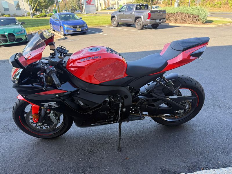 2022 Suzuki GSX-R750Image 2
