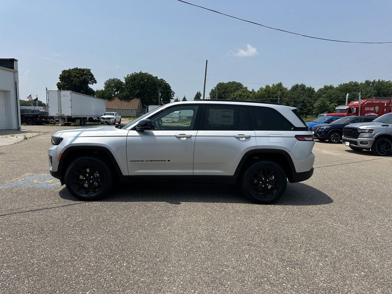 2024 Jeep Grand Cherokee Altitude X 4x4Image 5