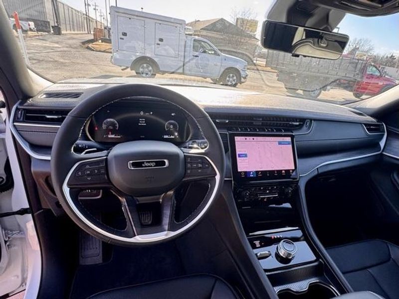 New 2025 Jeep Grand Cherokee Limited 4x4Image 10