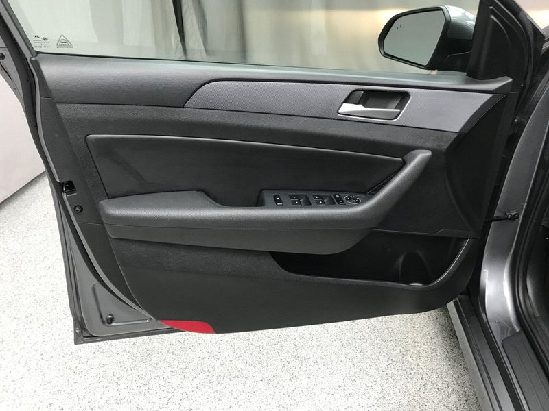 Used 2018 Hyundai Sonata SELImage 3