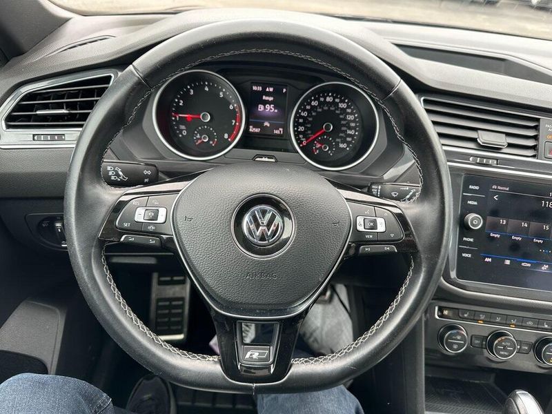 2021 Volkswagen Tiguan 2.0T SE R-Line BlackImage 2