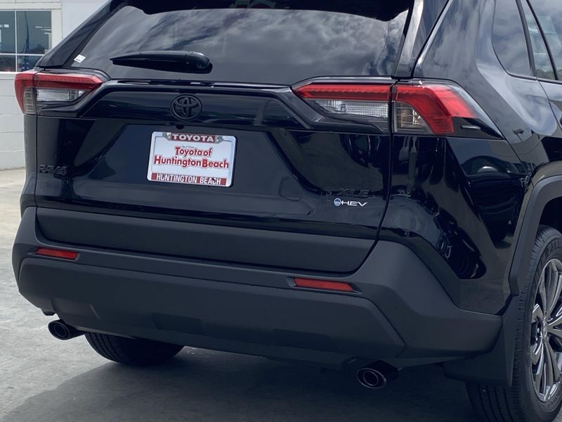 2025 Toyota RAV4 Hybrid XLE PremiumImage 4