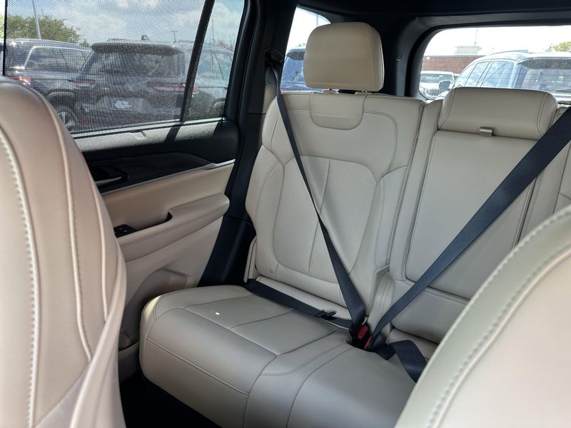 Used 2023 Jeep Grand Cherokee LimitedImage 31