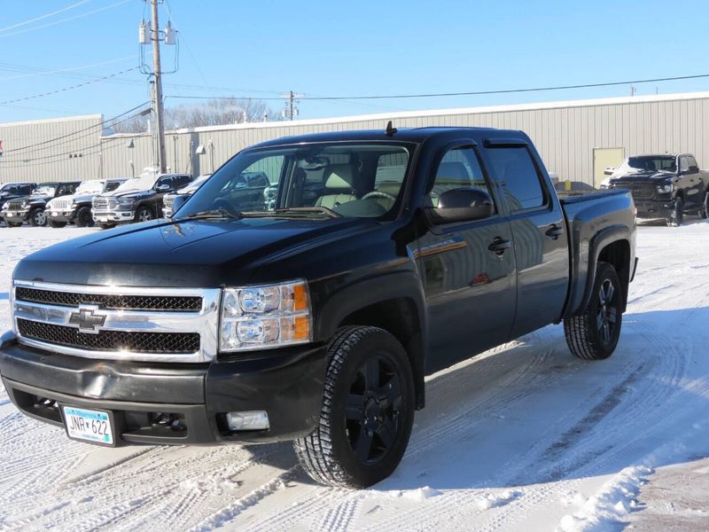 2007 Chevrolet Silverado 1500 LTZ 4dr Crew Cab 4WD 5.8 ft. SBImage 4