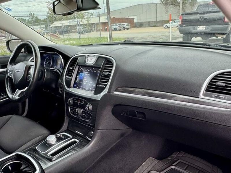 Used 2019 Chrysler 300 TouringImage 13