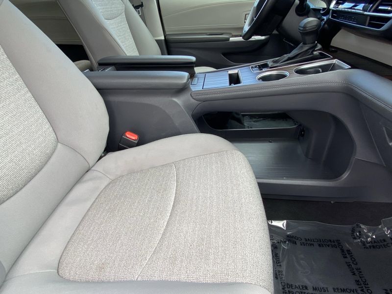 2024 Toyota Sienna LEImage 12
