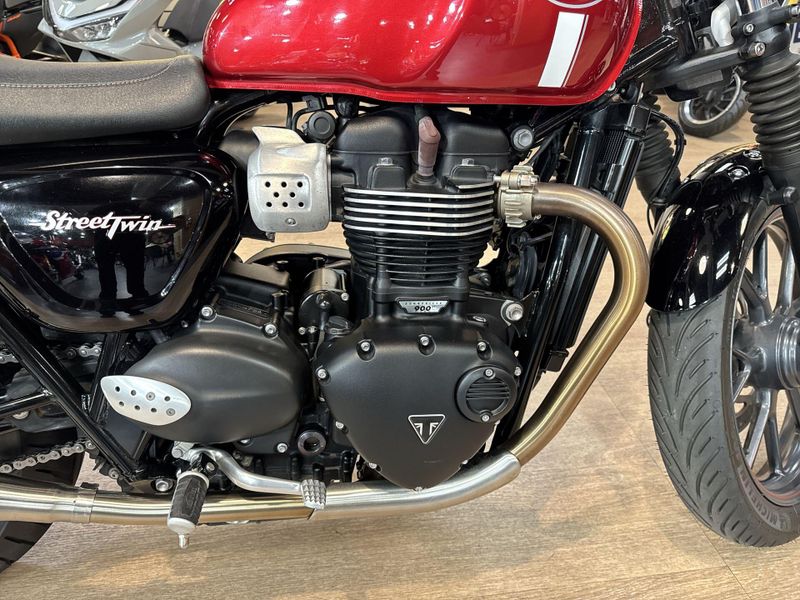 Used 2018 Triumph STREET TWIN Image 15