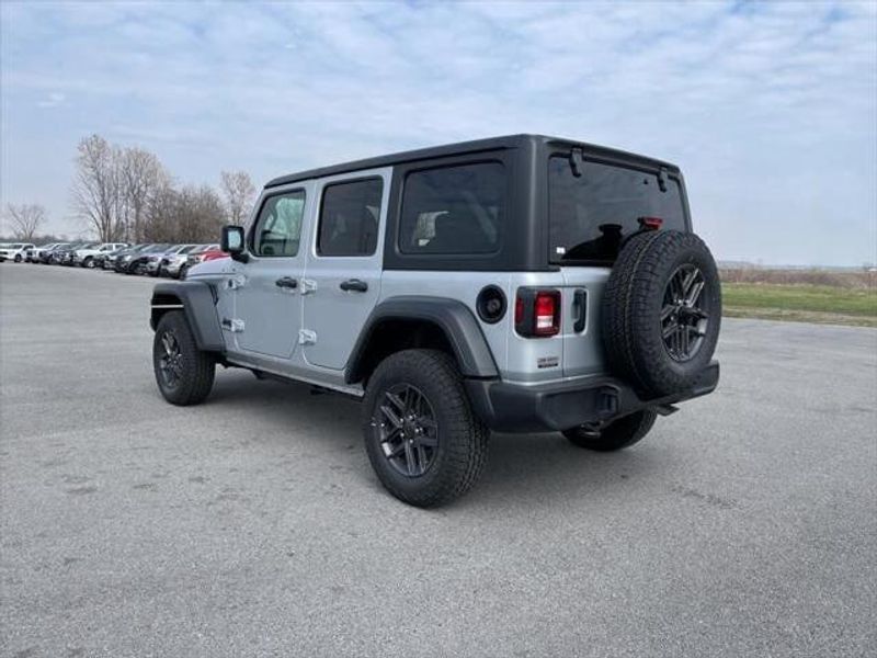 2024 Jeep Wrangler Unlimited Sport RHD photo 5