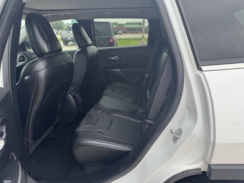 Used 2022 Jeep Cherokee LimitedImage 11