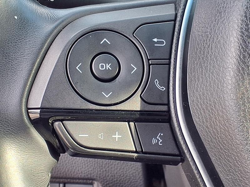 Used 2022 Toyota Venza XLEImage 18