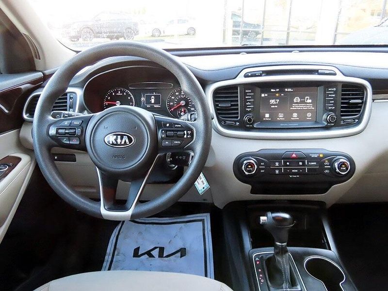 2018 Kia Sorento LXImage 12