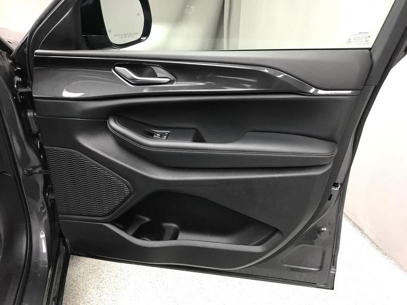 Used 2023 Jeep Grand Cherokee L AltitudeImage 18