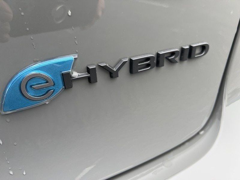 2023 Chrysler Pacifica Plug-in Hybrid LimitedImage 10