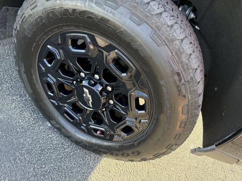 2024 Chevrolet Silverado 2500HD LT photo 5