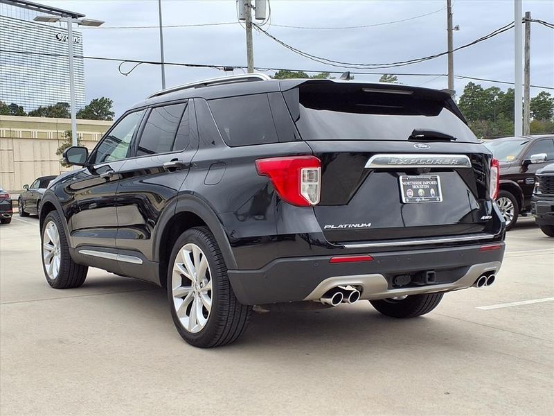 Used 2022 Ford Explorer PlatinumImage 2