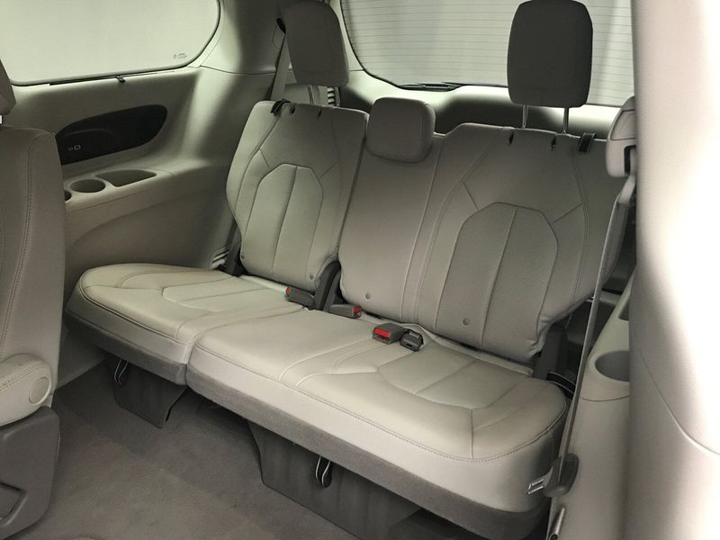 Used 2021 Chrysler Pacifica Touring LImage 15