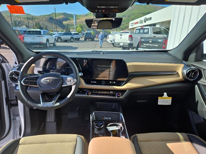 2026 Chevrolet Equinox ACTIV photo 2