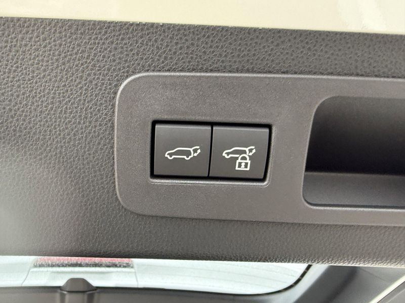 New 2026 Lexus LX 600 LuxuryImage 14