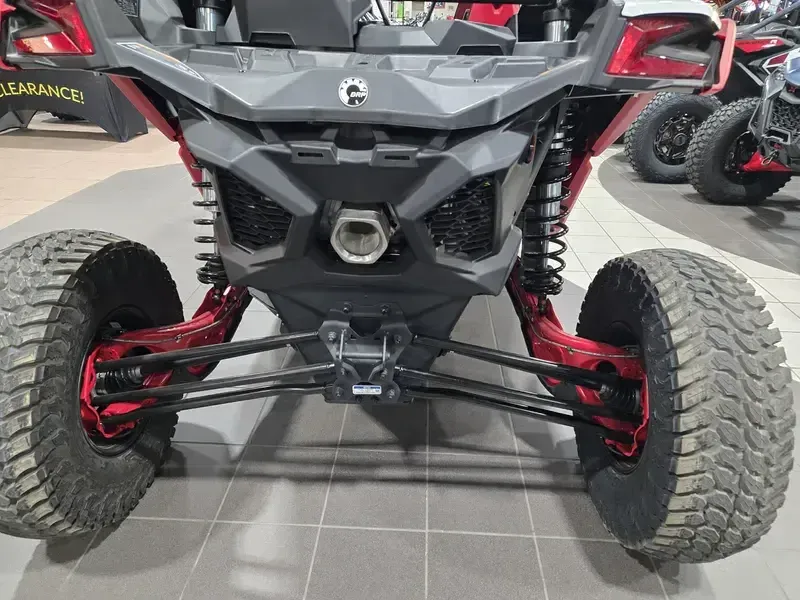 2025 Can-Am MAVERICK X3 MAX X RC TURBO RR HYBRID WHITE AND LEGION REDImage 21