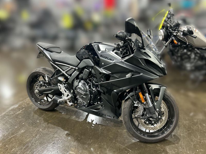 Used 2025 Suzuki GSX-8R Image 10