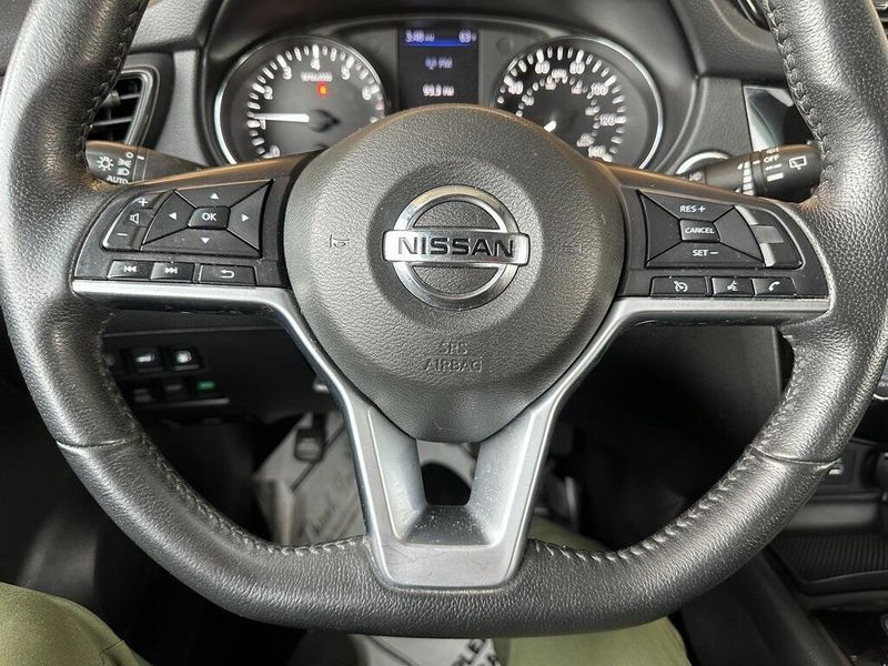 2020 Nissan Rogue SVImage 3