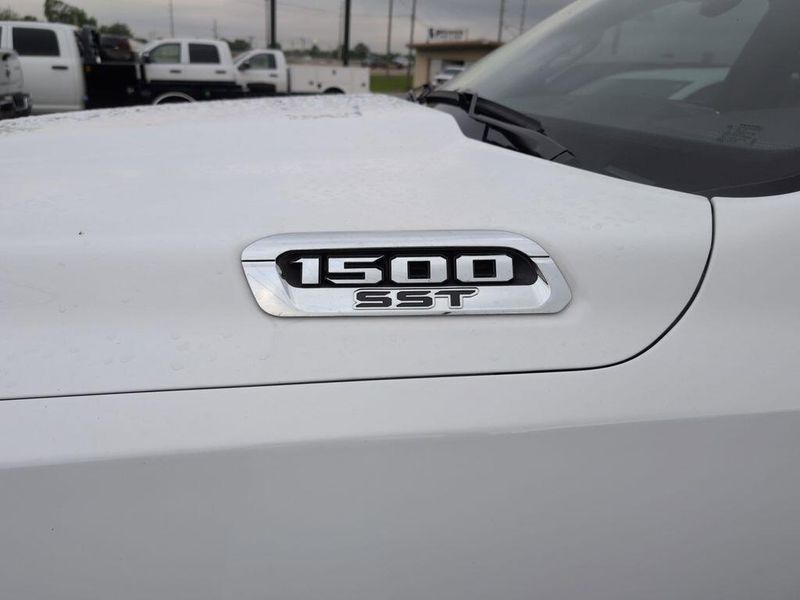 New 2025 RAM 1500 Laramie Crew Cab 4x4 5