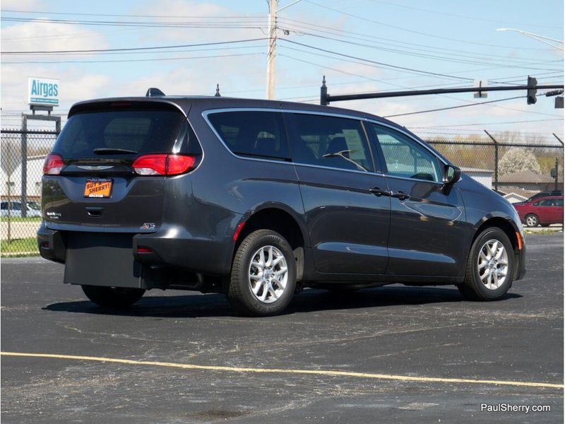 2022 Chrysler Voyager LXImage 29