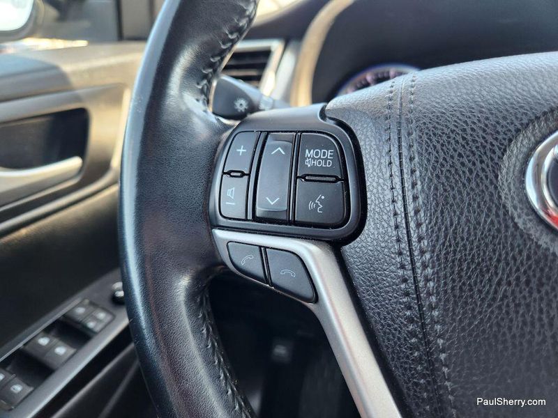2017 Toyota Highlander SE photo 30