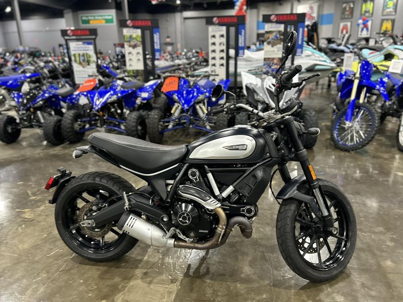 Used 2022 Ducati Icon Dark Scrambler Image 11