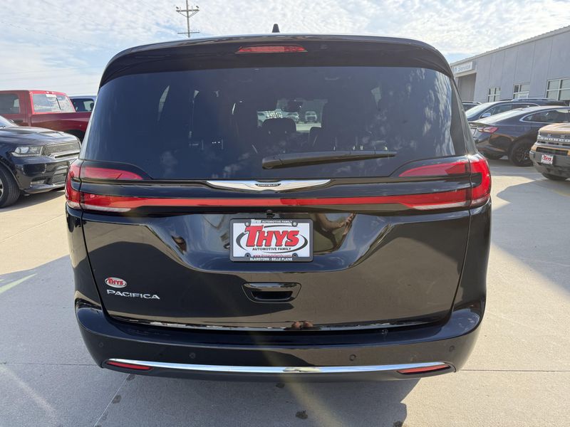 Used 2026 Chrysler Pacifica SelectImage 36