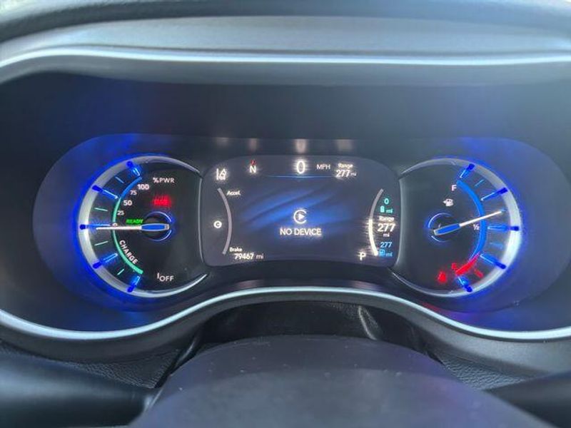 Used 2023 Chrysler Pacifica Hybrid Touring LImage 14