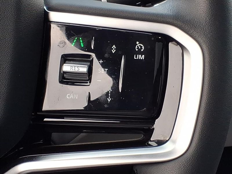 Used 2023 Land Rover Range Rover Evoque SEImage 18