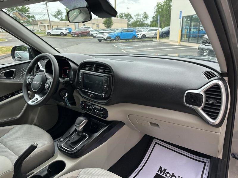2023 Kia Soul LXImage 16