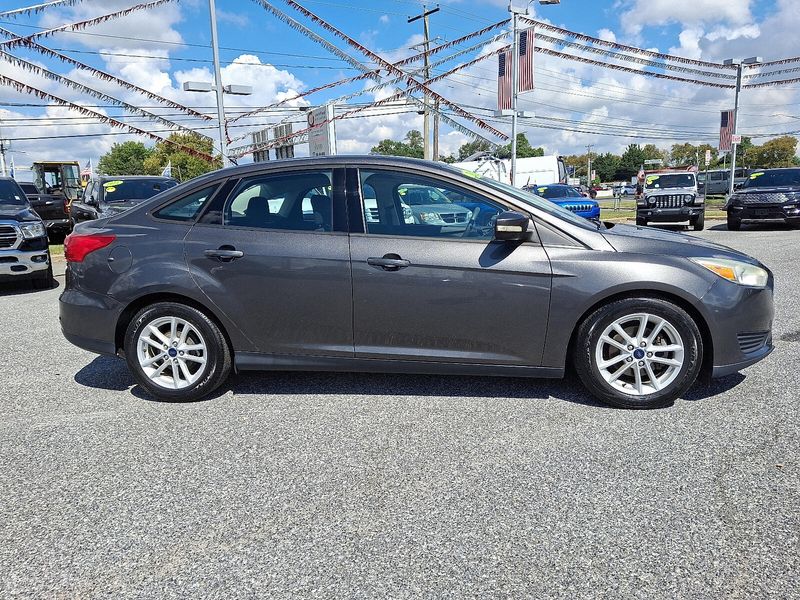 2015 Ford Focus SE photo 4