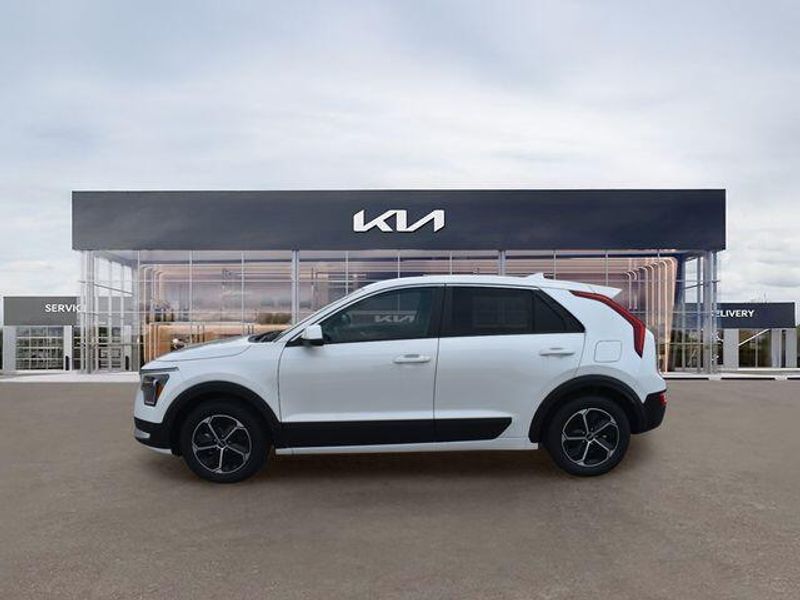 New 2026 Kia Niro LXImage 7