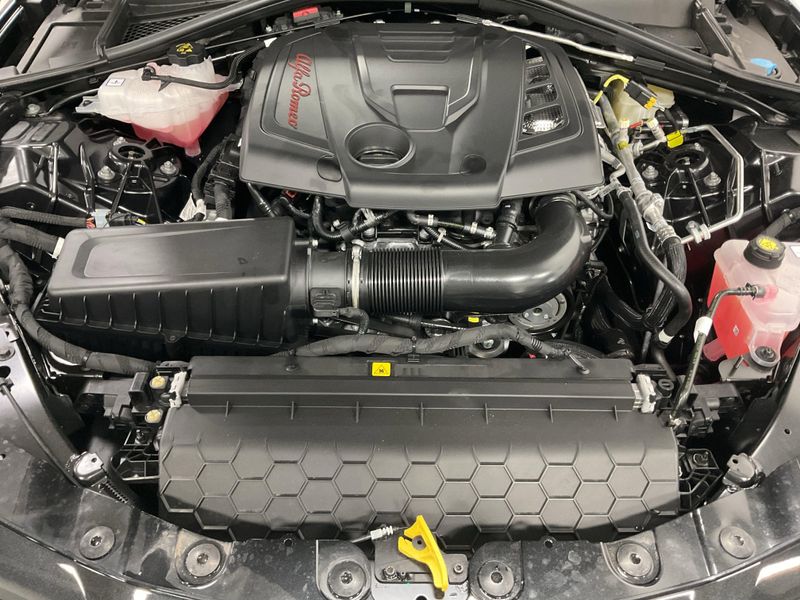 New 2026 Alfa Romeo Giulia AwdImage 18