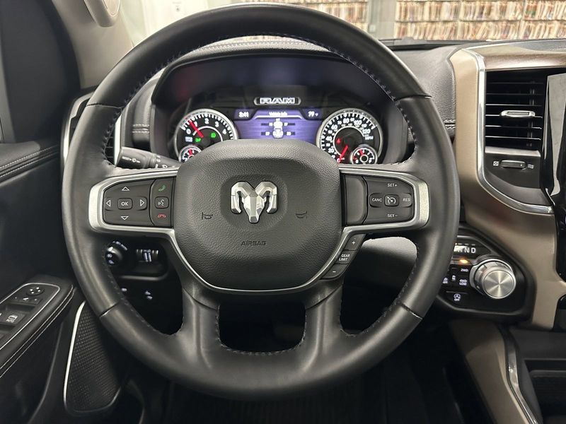 2022 RAM 1500 Laramie Crew Cab 5.7L 4WD w/Sunroof & NaviImage 29