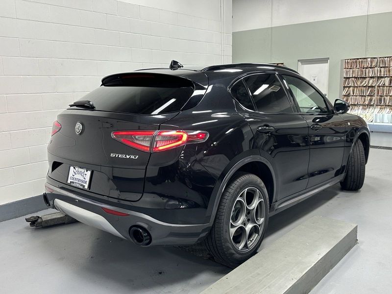 2024 Alfa Romeo Stelvio Ti AwdImage 4