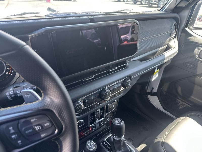 New 2025 Jeep Wrangler 4-door Rubicon 392Image 25