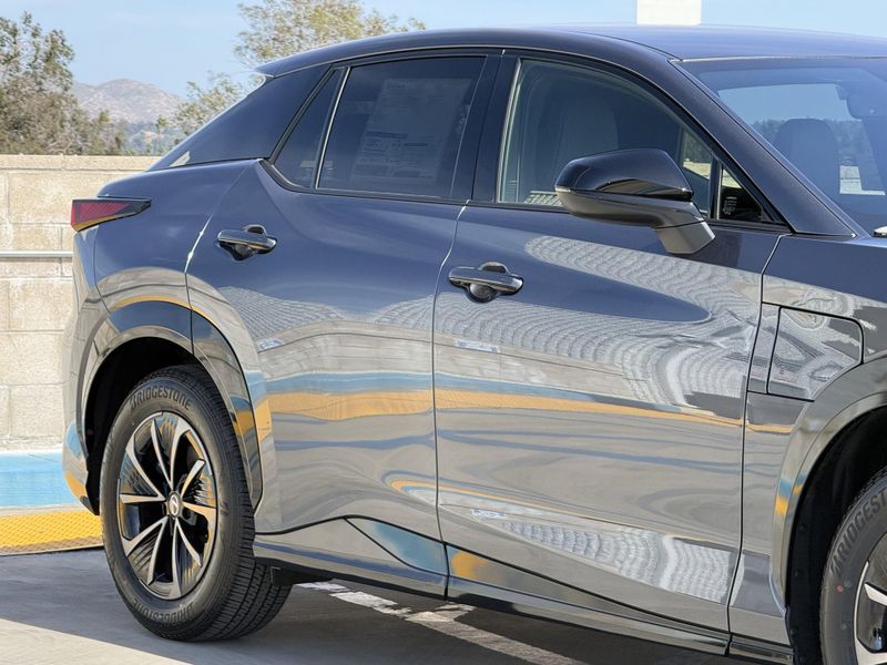 New 2026 Lexus RZ 350eImage 5
