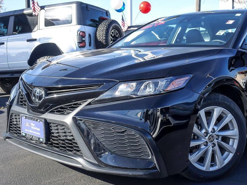 2023 Toyota Camry SE photo 2