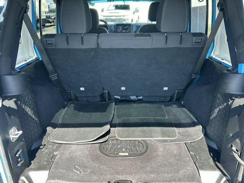 Used 2018 Jeep Wrangler JK Unlimited RubiconImage 15
