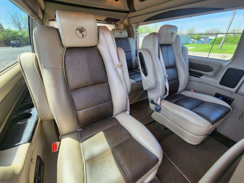 2019 GMC Savana Image 33
