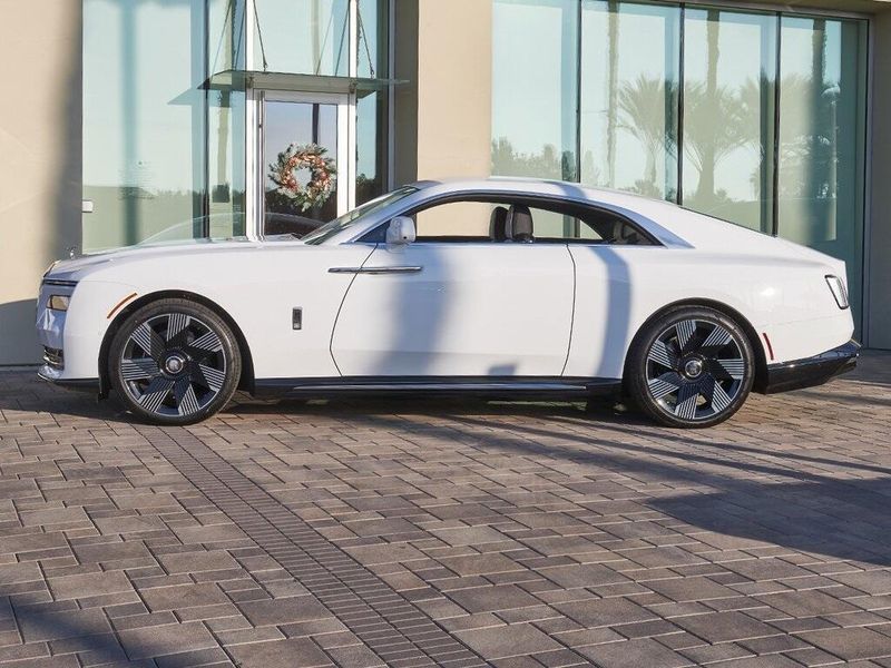 2025 Rolls-Royce Spectre Image 3